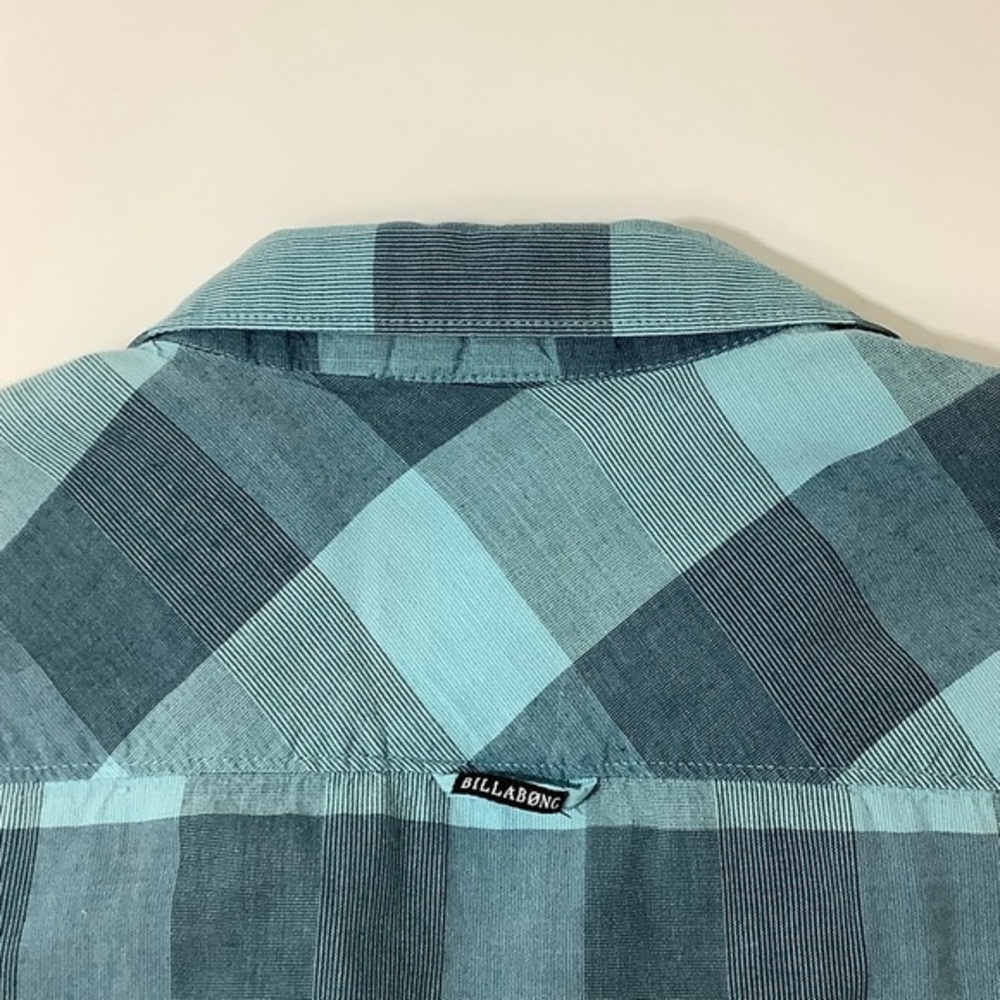 Billabong plaid shirt sleeve button up size medium EUC - Picture 4 of 11
